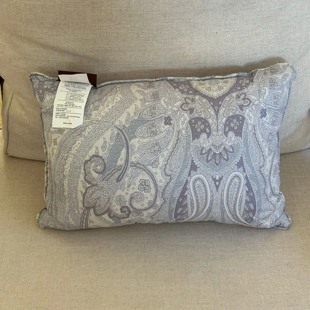 Raymond Waites 4 pc set Matching Purple Pillows & Shams